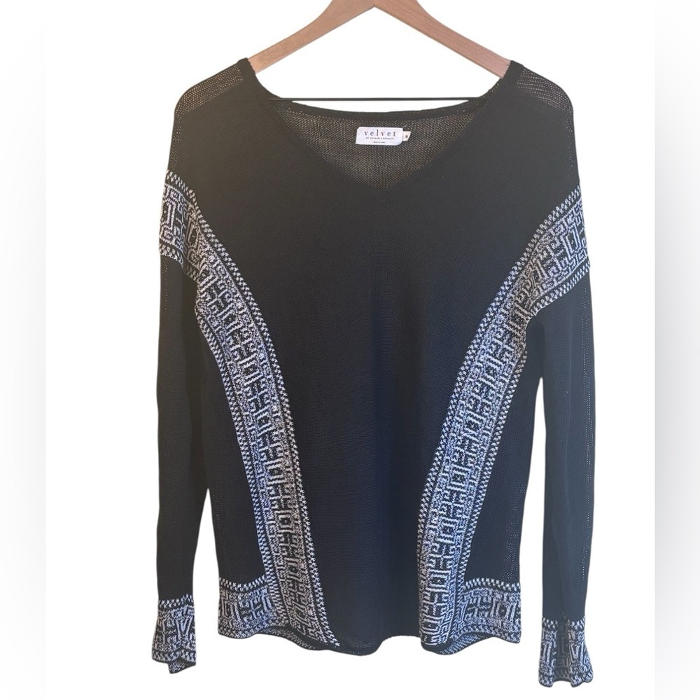 Velvet by Graham & Spencer Black and White Sweater with Geometric Pattern Medium